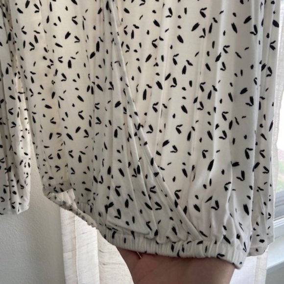 Finn's Grace Medium top - Picture 3 of 6